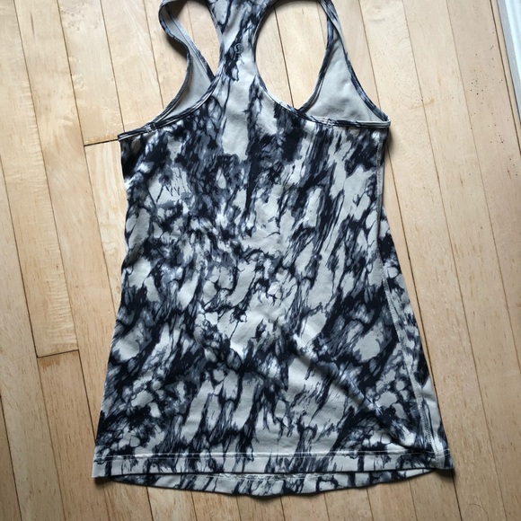 Lululemon tank. Size 8 - Picture 2 of 2